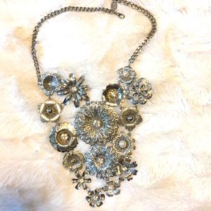 4/$30 Guess statement necklace